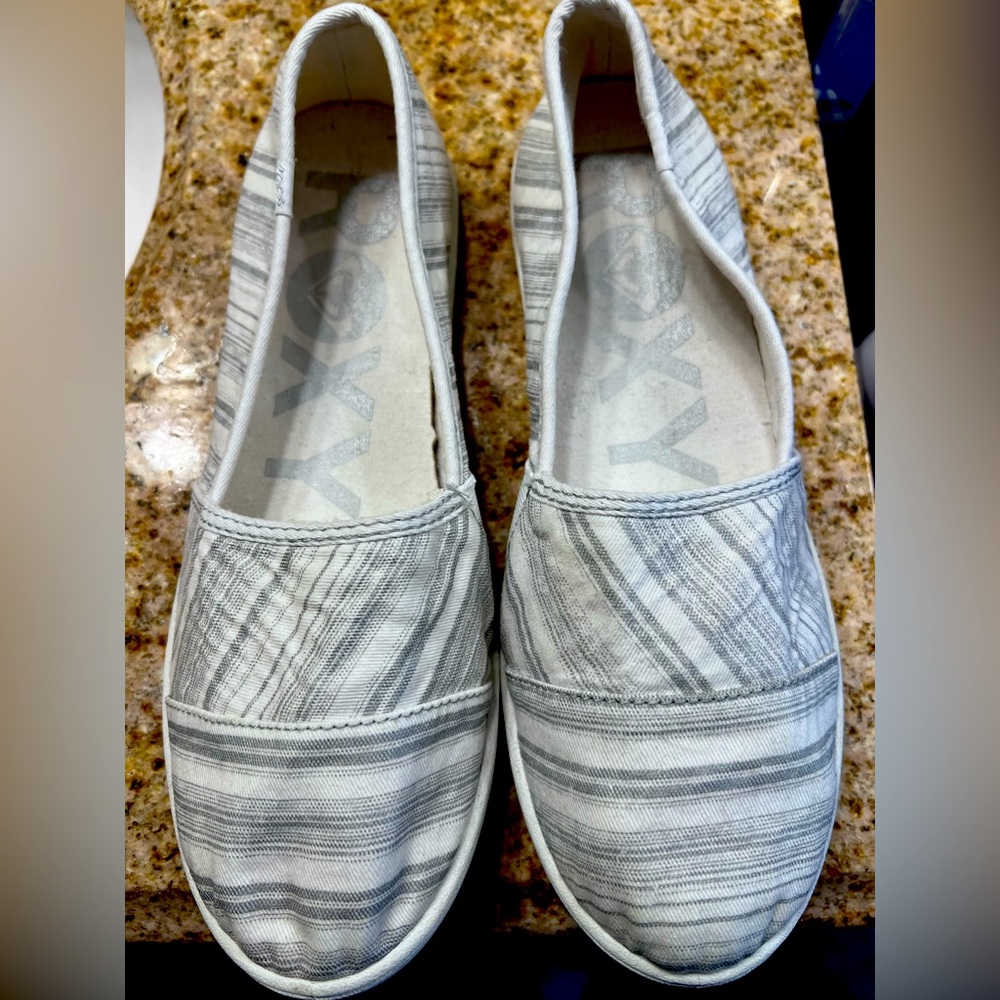 Roxy - women’s 8 - white & grey canvas slip on shoes